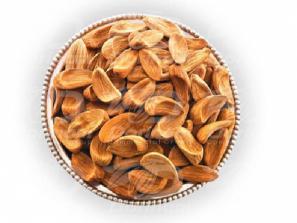 Different types of mamra almonds