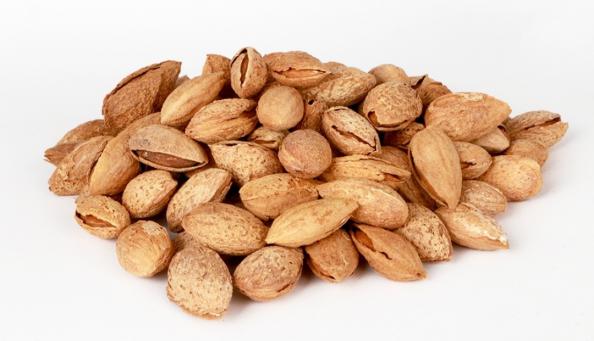 What are the important benefits of eating almonds?
