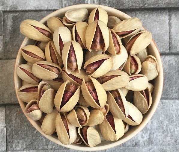 Sale of Akbari pistachios and Ahmad Aghaei pistachios in Rafsanjan
