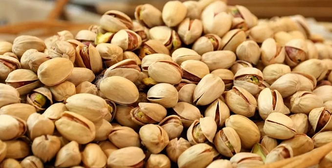 The price of Akbari and Ahmad Aghaei mechanical open pistachios