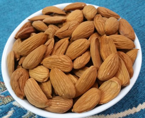 Selling the best Iranian raw almonds