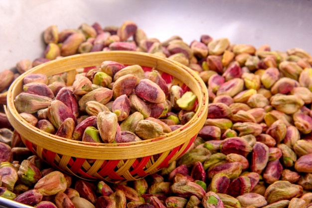 Round Pistachio Kernels / Iranian Nuts to Import