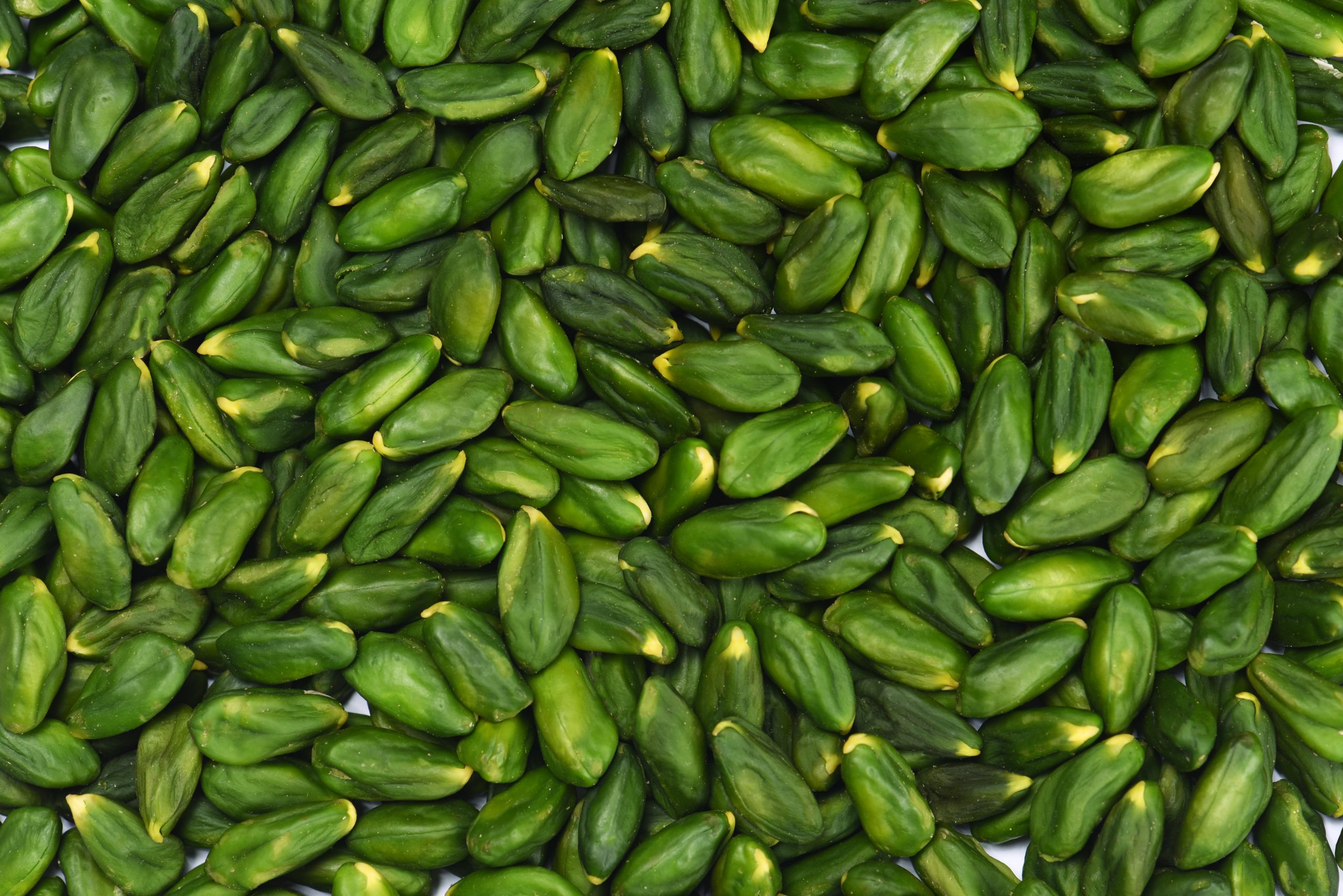 Supplier of peeled green pistachio kernels