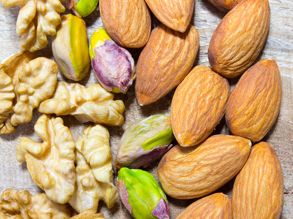 Sale of Iranian pistachio and almond kernels to India