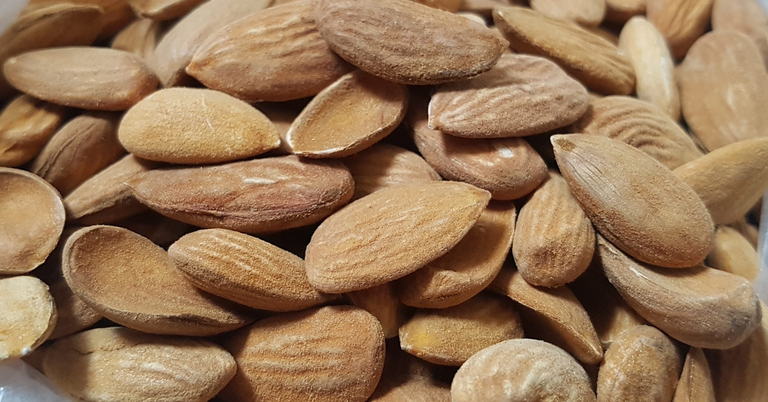 price of first-class Iranian almonds