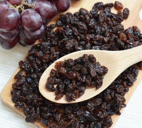 Export of seedless tizabi raisins